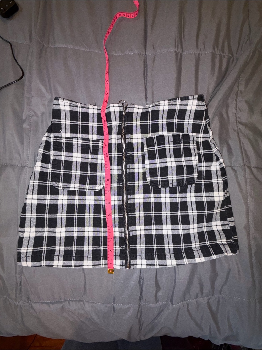 TGLA Black & White Plaid Mini Skirt Front Zip Pocket Detail Size Small - Picture 5 of 5